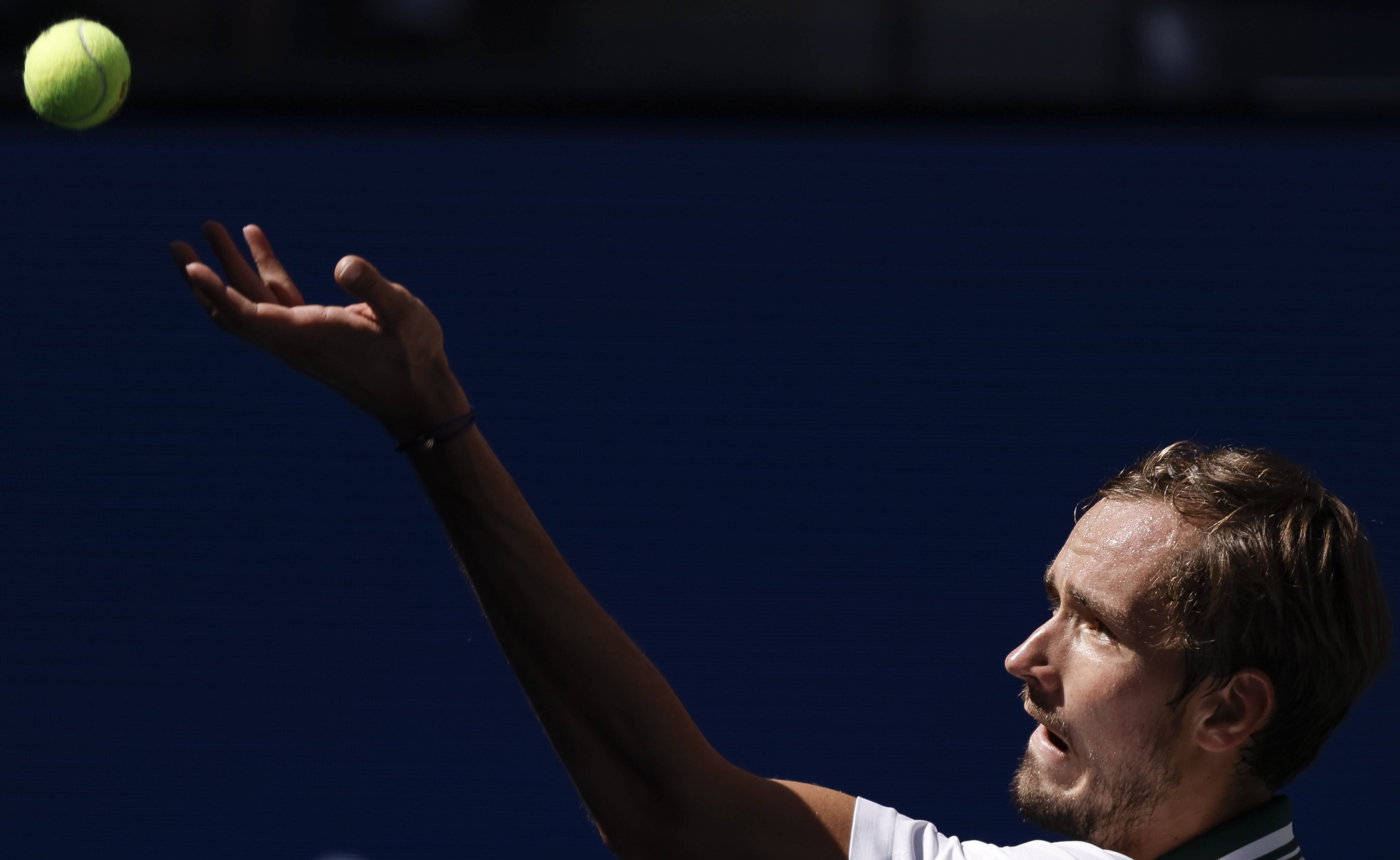 德国网球队爆冷美国网球队，梅德韦杰夫统治全场