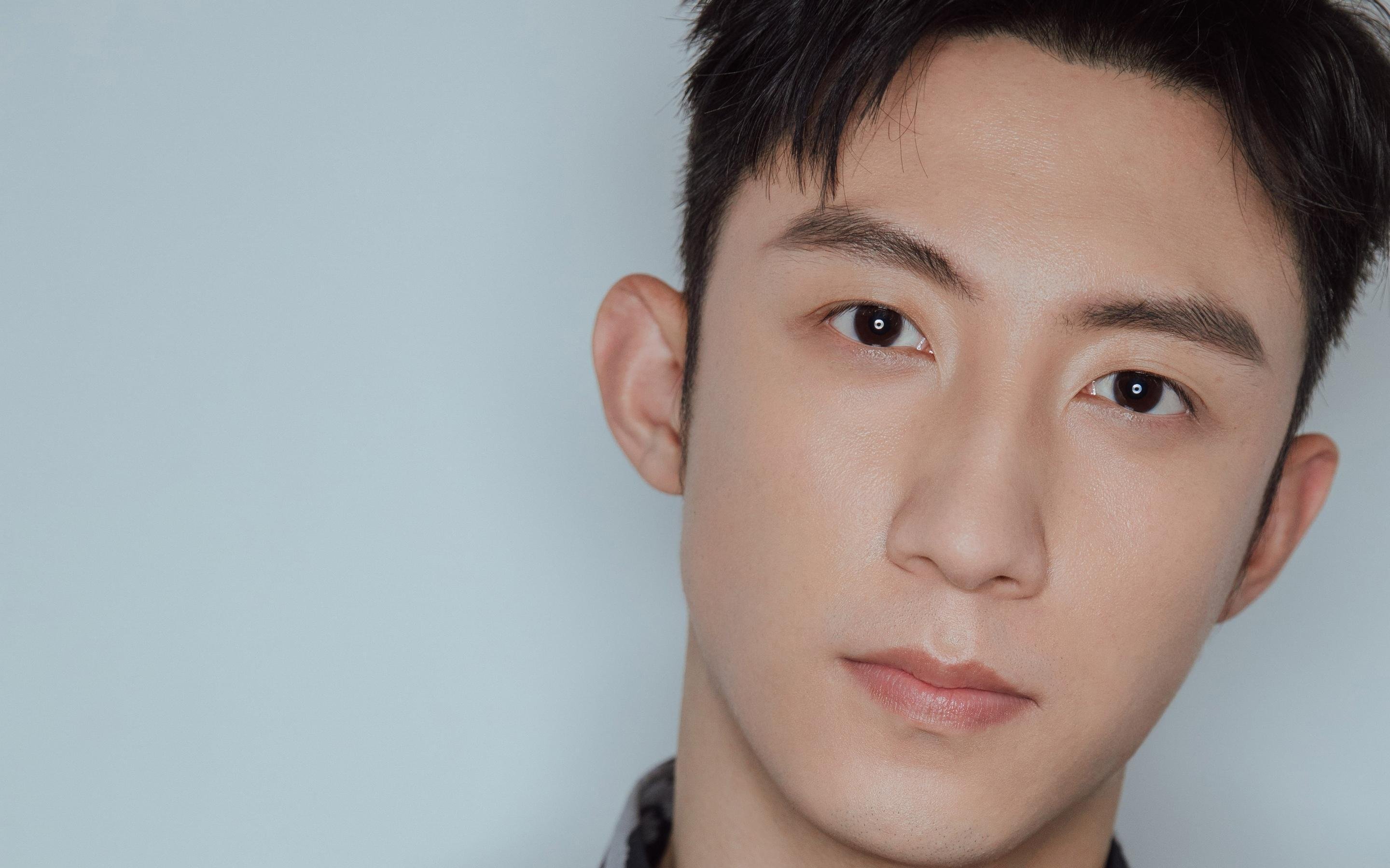 戈贝尔制霸内线，广厦团队火力全开，湖人体系在强力压制下暴露深层困境